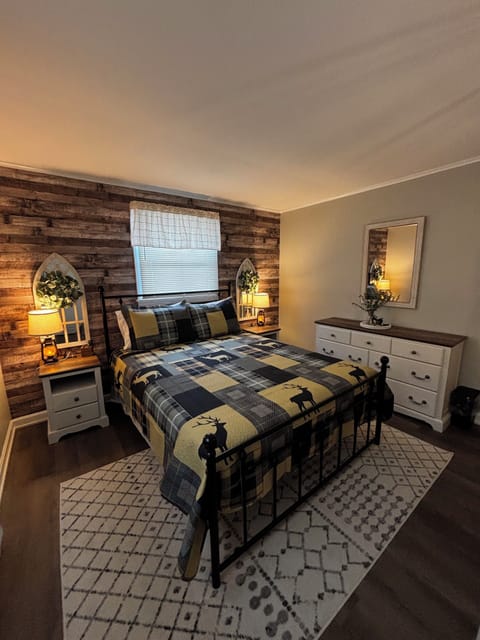 Queen Bedroom2