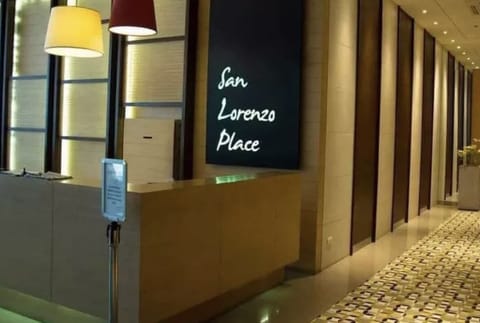 Tower 3 Desk Lobby and Elevator