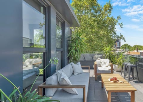 Richmond Retreat | Balcony | Outdoor lounge | Bar and stools | Views