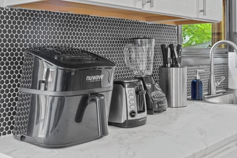 Make yourself at home in this fully stocked kitchen