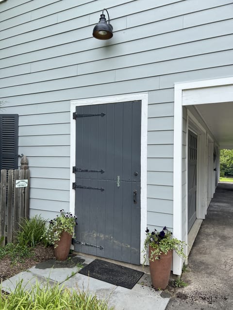 Entrance to apartment
