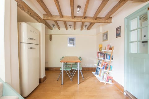 Dining Area for 4 guests