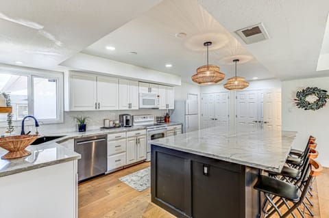 Seamlessly gather around the oversized island, relax in the lounge, or watch a movie—all while keeping poolside vibes in sight.