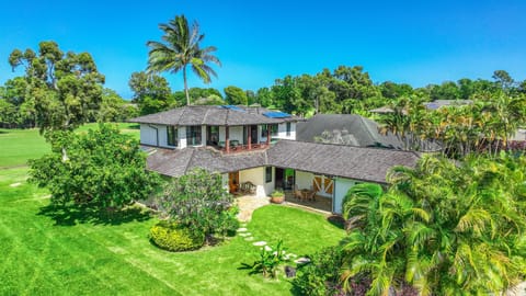 Welcome to Paradise, Giant Lush Yard  with tropical  landscaping.  ALL Yours.!.