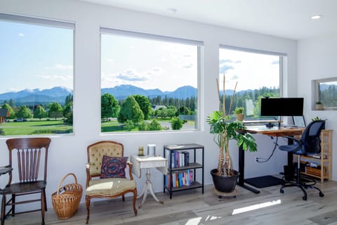 Dedicated stand/sit work space