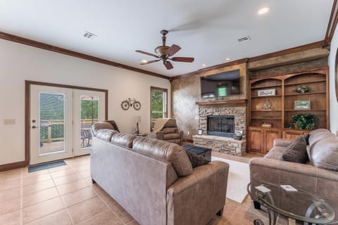 Family room, 2 couches, 2 recliners, Roku smart TV