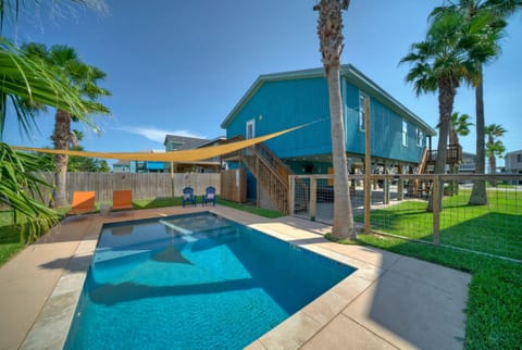 Pool oasis. (South By Sunkissed)