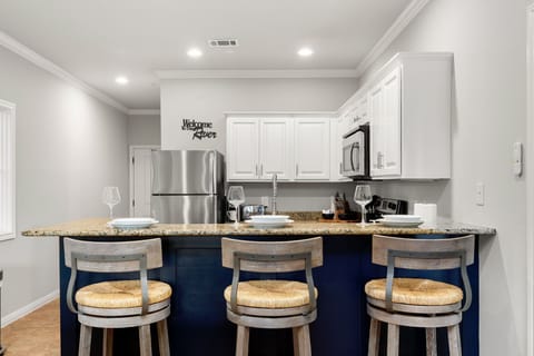 Bright, modern space to cook and dine.