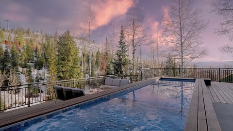 Outdoor fire pit and pool/hot tub