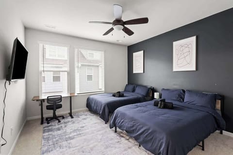 Unwind in this spacious bedroom with two cozy beds, a mounted TV, and plenty of natural light. Enjoy the convenience of an en-suite bathroom and a dedicated workspace.