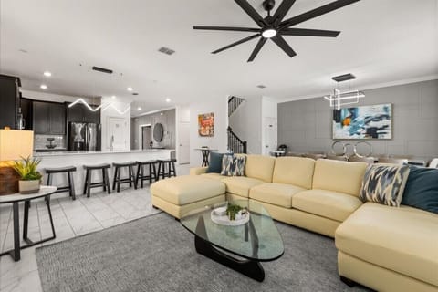 2770 Oxymoron Way (2).jpg