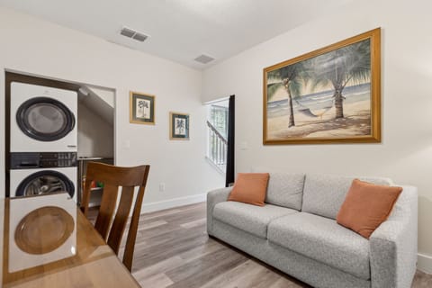 426 S 8th St - Office-Flex Space 2