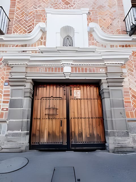 Facade / entrance