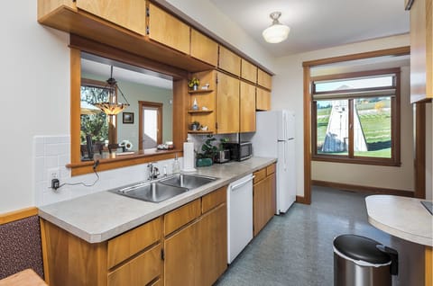 Pass through window to the full dining room