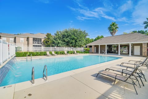 Park Avenue Amenities | Community Pool