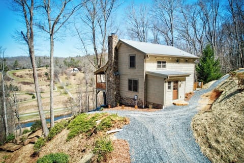 Beautiful, secluded and cozy log cabin with gorgeous mountain and river views.