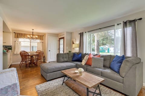 Spacious and open living room to entertain!