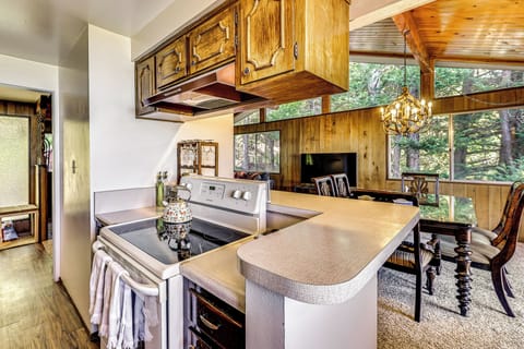 Views Throughout the Top Floor