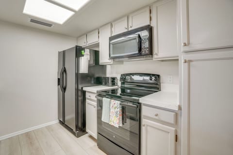 Kitchen | Keurig/Drip Coffee Maker | Toaster | Cooking Basics