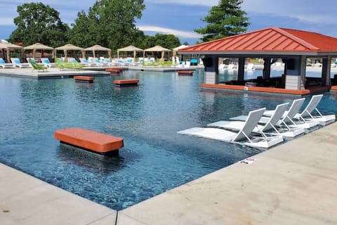 Make a splash at the Hippopotamus Pool—the largest pool and concert venue at Lake of the Ozarks—exclusively available to guests of the Regalia Resort community.