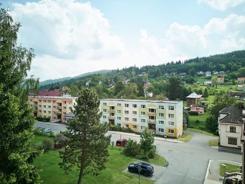 Tree, Residential Area, Neighbourhood, Landscape, Cloud, Land Lot, Human Settlement, Urban Design, Home, Suburb