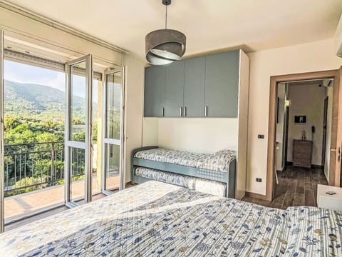 Furniture, Flooring, Interior Design, Wood, Kitchen & Dining Room Table, Floor, Chair, Table, Dining Room, Ceiling