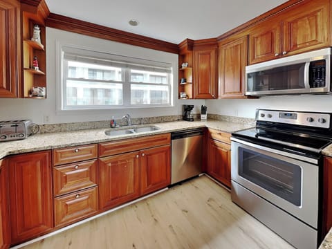 First Floor, Unit A - Full Size Kitchen