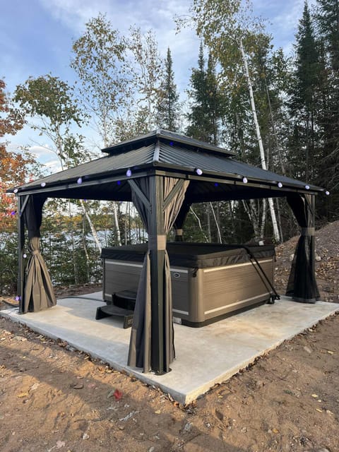 Lakeside Paradise now has a hot tub