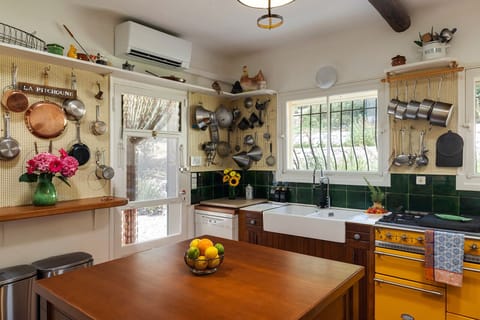 The aircon in the kitchen is not original, but definitely comes in handy.