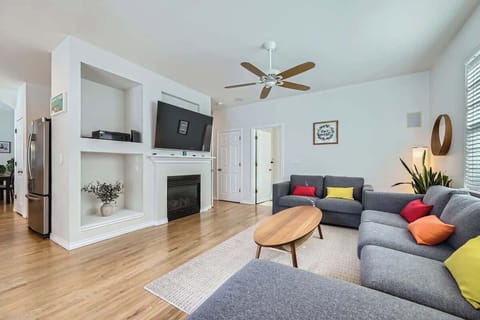 Cozy living space featuring a smart TV, combining modern technology with comfort for an enjoyable stay.