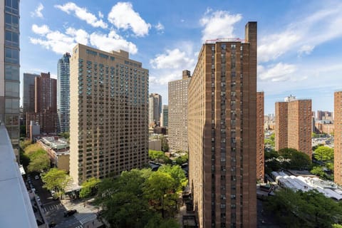 Wake up to a vibrant cityscape just outside your window.