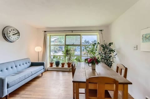 Living Room / Dining Area 