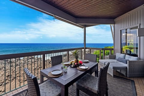 Private Lanai with Gorgeous Ocean Views, Private Dining and Lounge Seating