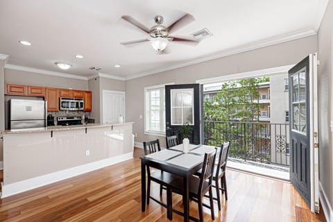 Dining Area for 4 at table and 4 barstools for bar dining.