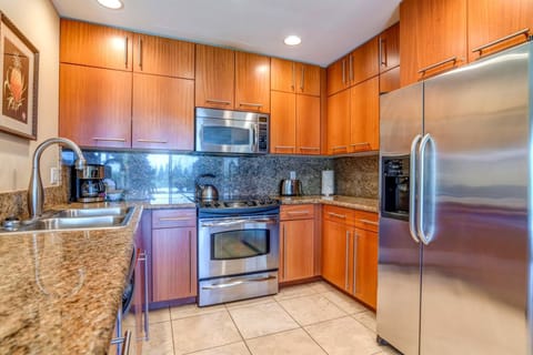 Stainless steel appliances and warm wood tones set the mood for fun, fresh meals in a stylish island setting     KGV-17P7