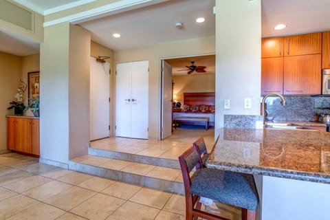 Thoughtfully designed split-level layout welcomes you with warm tones, granite finishes, and tropical island charm     KGV-17P7