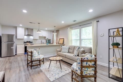 Fayetteville Vacation Rental | 2BR | 1BA | 870 Sq Ft | Stairs Required