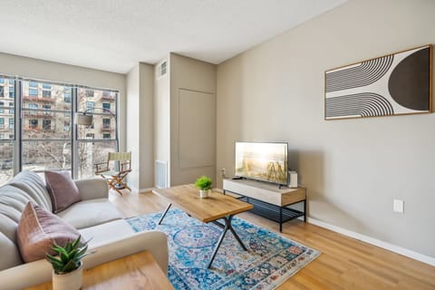 CozySuites Mill District 1BR with pool, gym!