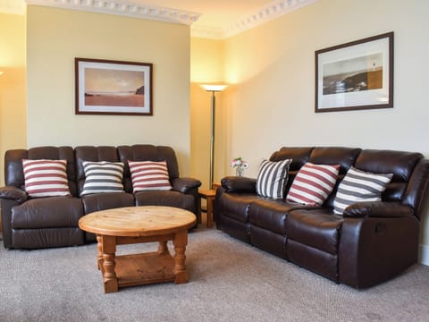 Living area | Denelea - Denelea Apartments, Scarborough