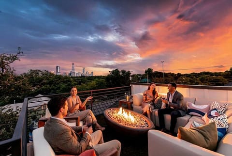 Gather around the fire pit for s’mores, stories, and laughter under the stars. Whether you're stretching out, chilling out, or hanging out, The Austoria blends boutique luxury with playful Austin charm!  Every space is designed for connection.