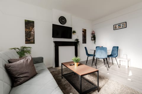 Living Room / Lounge