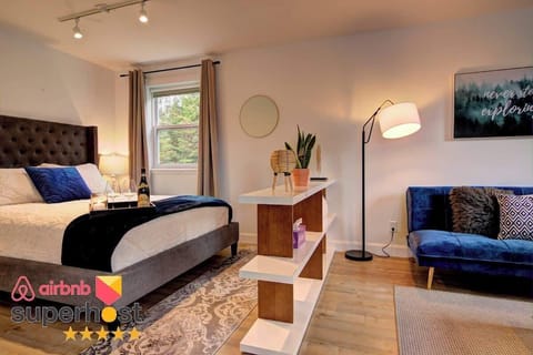 Un nid douillet et confortable, parfait pour une escapade romantique ou un moment de détente bien mérité.