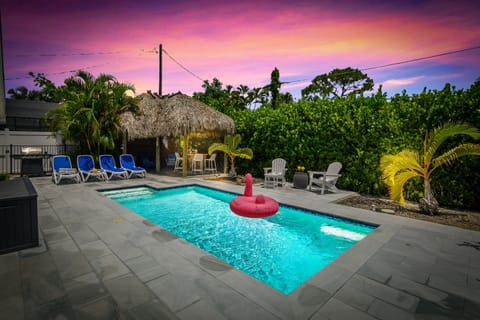 Your private Naples oasis, lit and ready 🌊🪷