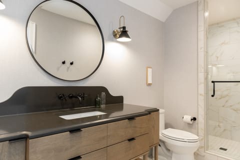 Refresh effortlessly with sleek vanity and spa-like lighting.