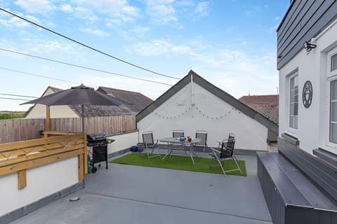 Main roof terrace with Gas BBq and outside furniture