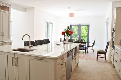 Lough Conn Haven Holiday Home. Modern open plan kitchen and diner. All mod cons, contemporary design.