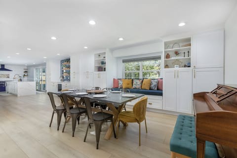 Dining are and open kitchen