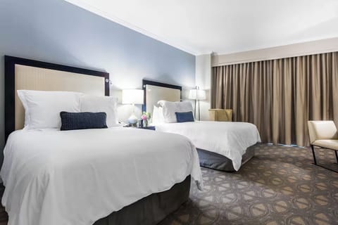 Drift off in airy comfort with wide-open space and soft tones.