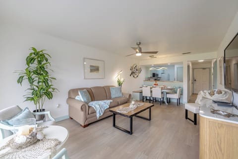 Living Room offers a sofa sleeper .