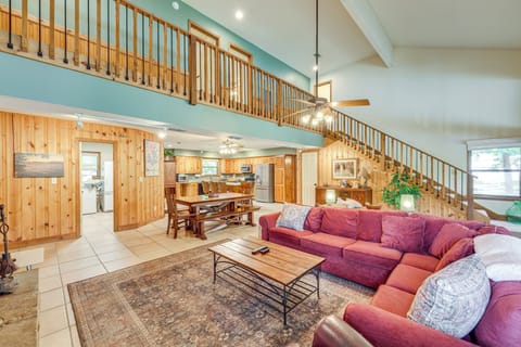 Living Room | 1st Floor | Queen Sleeper Sofa | Smart TV | Books/Board Games